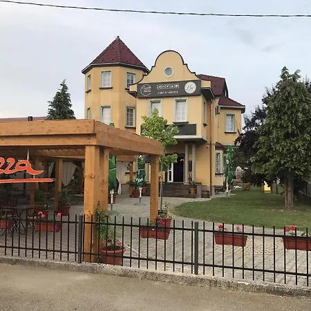 Casetta Pizza Bar & 4* 巴尼西卢卡