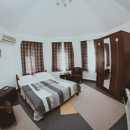 Гостевой дом Casetta Pizza Bar & 4*