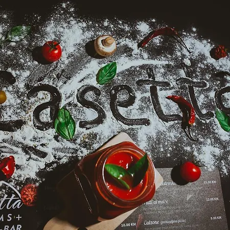 Casetta Pizza Bar & 4*