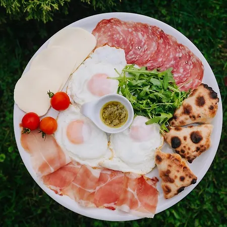 Гостевой дом Casetta Pizza Bar & 4*
